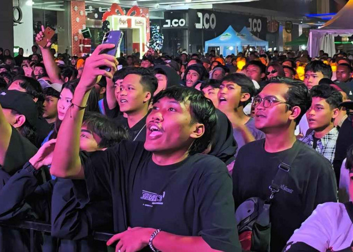 Meski Tanpa Kembang Api, Ribuan Pengunjung Tetap Padati Artos Mall Magelang di Malam Tahun Baru