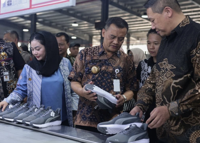 Pabrik Sepatu di Brebes Serap 4.044 Tenaga Kerja, Gubernur Jateng: Efektif Tekan Kemiskinan