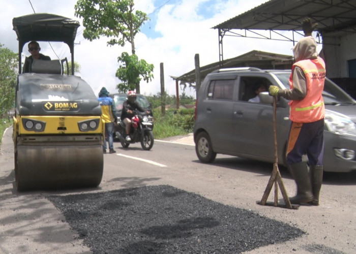 Perbaikan Jalur Alternatif Mudik Temanggung Dikebut, 18 Km Jalan Ditambal Jelang Lebaran