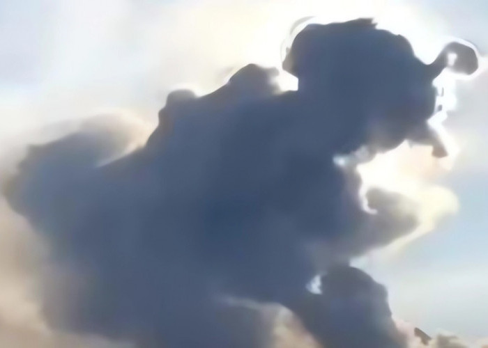 Bentuk awan mirip dengan tokoh pewayangan Petruk, setelahnya menjadi populer disebut sebagai Mbah Petruk