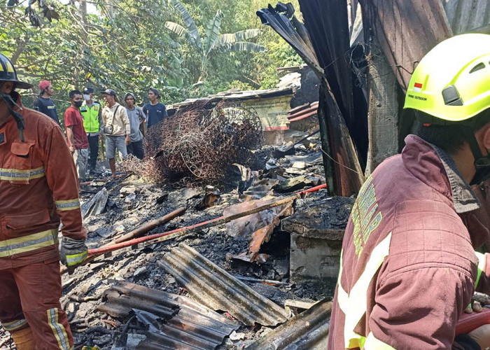 Gudang Rongsok di Terminal Muntilan Terbakar, Enam Kios Berhasil Diselamatkan