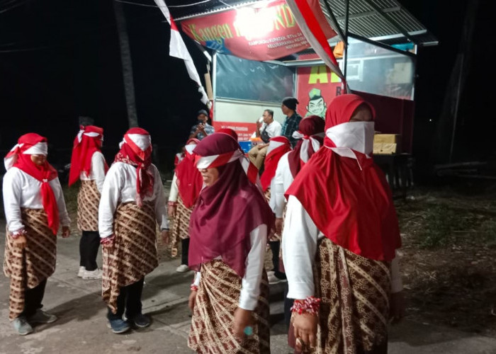 Malam Tirakatan 17 Agustus 2025: Momen Lucu Ibu-Ibu Baris Berbaris Tutup Mata di Magelang, Rusak Bikin Ngakak