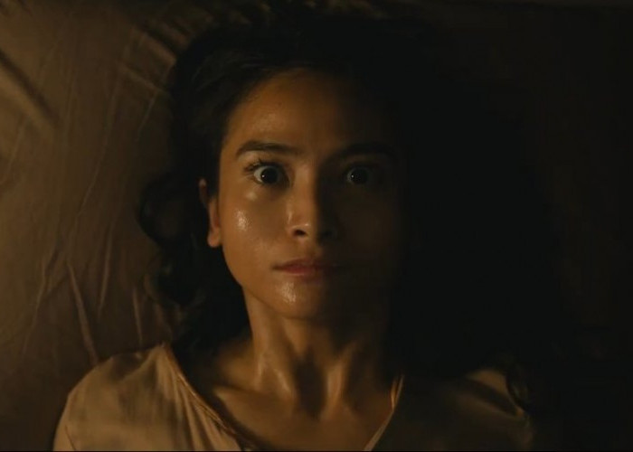 Potongan adegan Acha Septriasa, pemain baru dalam Film Qodrat 2