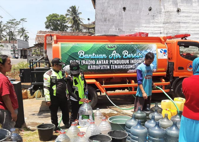 Relawan Kirimkan Bantuan Air Bersih Ke sejumlah Desa di Temanggung
