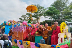 Ribuan Umat Buddha Ikuti Kirab Waisak 2570 BE dari Mendut ke Borobudur, Bawa Pesan Damai