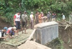 Banjir Bandang Putus Jembatan Dlimas di Grabag Magelang, Akses Ekonomi Warga Lumpuh