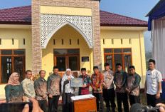 Resmikan Masjid SMA N 1 Garung, Bupati Wonosobo Teken Prasasti Sarana Ibadah