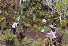 Tak Sekadar Seremoni Hari Bumi, Siswa MAN 1 Magelang Bersihkan Makam dan Saluran Air