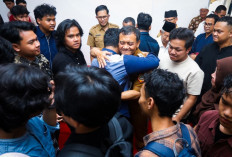 Ahmad Luthfi Salurkan Bantuan untuk Mahasiswa Asal Sumatera yang Terdampak Bencana