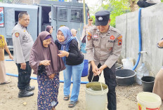 Kemarau Keringkan Lereng Menoreh, Polresta Magelang Salurkan 6.000 Liter Air