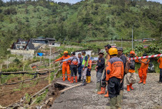 Longsor Area Parkir Sikarim Dieng Wonosobo, Lima Motor Wisatawan Terseret ke Jurang