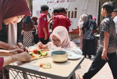 Unik, Hari Kartini SMP Mutual Magelang Diisi Lomba Menyetrika dan Pakai Dasi
