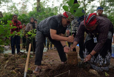 Nyadran di Desa Lowunu Temanggung, Bupati Agus Setyawan Tanam Pohon sebagai Simbol Merawat Alam dan Leluhur