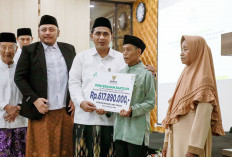 Hari Santri 2026, Wagub Jateng Taj Yasin Kucurkan Bantuan RTLH dan Jamban Ratusan Juta di Tegal