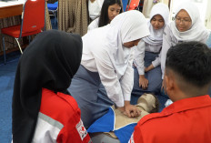 Poltekkes Kemenkes Semarang Latih Siswa SMAN 5 Magelang Pertolongan Gawat Darurat