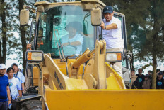 Aksi Ahmad Luthfi Kendarai Alat Berat Bersihkan Sampah Tandai Gerakan Jateng ASRI
