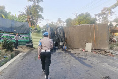 Kecelakaan Beruntun di Turunan Rujak Asem Temanggung, Truk Tronton Terguling