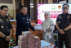 Kejari Kabupaten Magelang Kembalikan Uang Rp 1,16 Miliar Milik 137 Guru Korban Pungli PPG