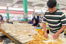 Harga Kedelai Naik, Pedagang Tempe Pasar Rejowinangun Kota Magelang Tahan Harga demi Pelanggan