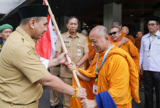 Bawa Misi Perdamaian Waisak 2026, 16 Biksu Thudong Temui Wagub Jateng di Semarang