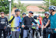 Gaya Gubernur Ahmad Luthfi Ngantor Naik Sepeda Demi Wujudkan Budaya Hemat Energi