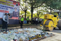 Gilas Ribuan Botol Miras, Polresta Magelang Ajak Warga Berantas Penyakit Masyarakat