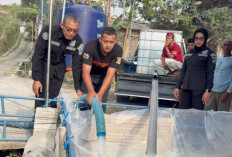 Personel Humas Polres Magelang Kota Distribusikan 4.000 Liter Air Bersih, Kurangi Beban Warga di Sawangan