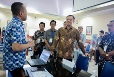 Pantau Posko dan SMAN 3 Semarang, Ahmad Luthfi Pastikan SPMB Jateng Berjalan Lancar