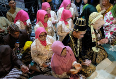 Tradisi Manten Lurah Traji Temanggung, Ritual Sakral 1 Suro yang Diakhiri Rebutan Gunungan dan Air Berkah