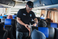 Pedagang Bakso Hadiahi Gubernur Ahmad Luthfi Bakso Saat Mudik Gratis Jateng
