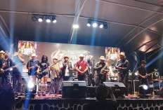 Ribuan Warga Padati Konser Rock Bolo Pitu di Alun-alun Kota Magelang, UMKM Ikut Panen Rezeki