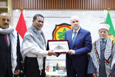 Mentan Amran Berikan Beasiswa untuk 20 Mahasiswa Palestina, Dorong Kerja Sama Pendidikan dan Pertanian