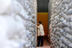 Presiden Prabowo Sidak Gudang Bulog di Magelang, Pastikan 7.000 Ton Beras Aman dari Krisis Global