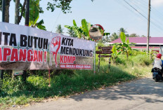 Warga Madusari Secang Magelang Pasang Spanduk Protes, Tagih Janji Perbaikan Lapangan Desa
