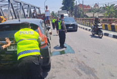 Nekat Nyalip Kiri di Tikungan Jembatan Pabelan Magelang, Honda Jazz Serempetan dengan Truk Hino