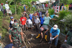 Warga Gotong Royong Bersihkan Saluran Irigasi Soropadan, Agus Gondrong Tekankan Pentingnya Ketahanan Pangan
