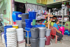 Harga Perabotan Plastik di Kota Magelang Melonjak hingga 60 Persen Pascalebaran