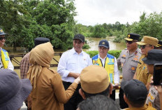 Pulihkan Dampak Banjir Sultra, Mentan Amran Salurkan Bantuan Rp10 Miliar