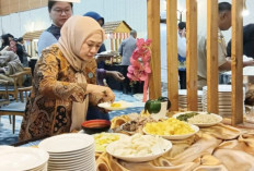 Berkah Lebaran, Pelanggan Atria Hotel Magelang Bawa Pulang Tiket Umrah dari Pasar Lawasan