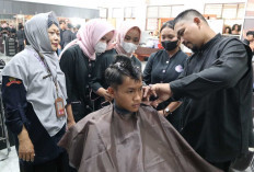 Tak Hanya Rias dan SPA, 69 Siswa Kecantikan SMKN 3 Magelang Dapat Pelatihan Pangkas Rambut Pria