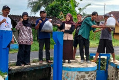 Selamatkan Sungai, Forum Komunikasi Mahasiswa Purworejo Tebar Benih Ikan