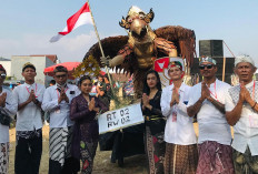 Warga Karanggading Kota Magelang Arak Ogoh-ogoh Jatayu Setinggi 2 Meter