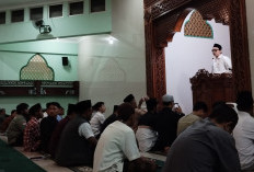 Tarawih di UMPWR, Wabup Purworejo Dion Agasi Ajak Mahasiswa Perangi Kebodohan Lewat Ilmu