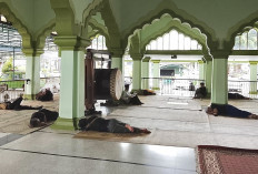 Menjemput Berkah di Serambi Masjid Agung Kauman Magelang, Rela Tidur Beralas Sarung