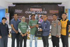 Berdayakan Warga Lokal, PEP Sangasanga Field dan PHSS Gelar Program “CurTis: Cukur Gratis” Jelang Idulfitri